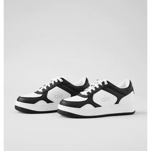 NWOT Alo x 01 Classic Sneaker